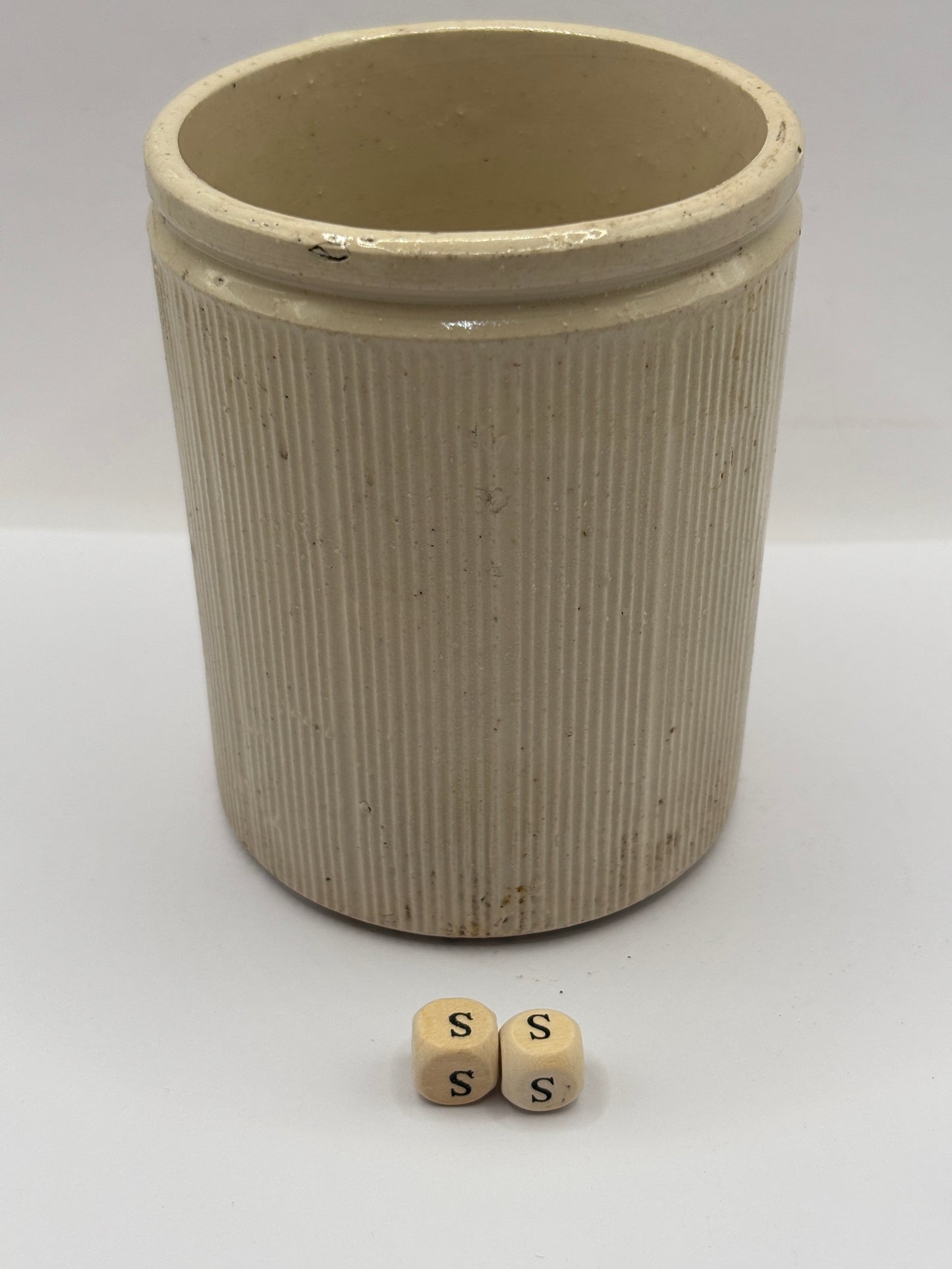 Old 1lb ribbed stoneware jam pot (ss)
