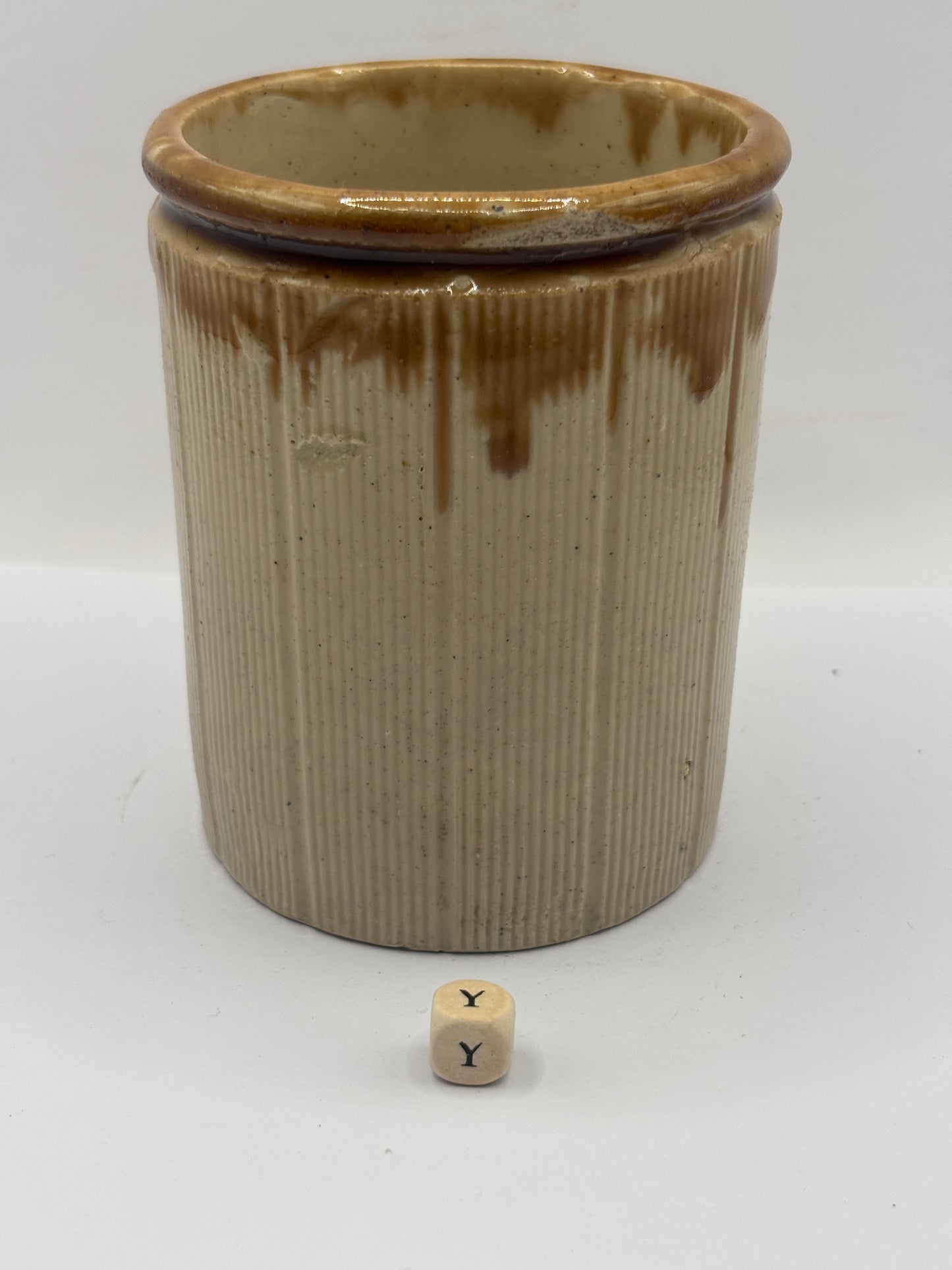 Old brown top ribbed stoneware jam pot (Y)
