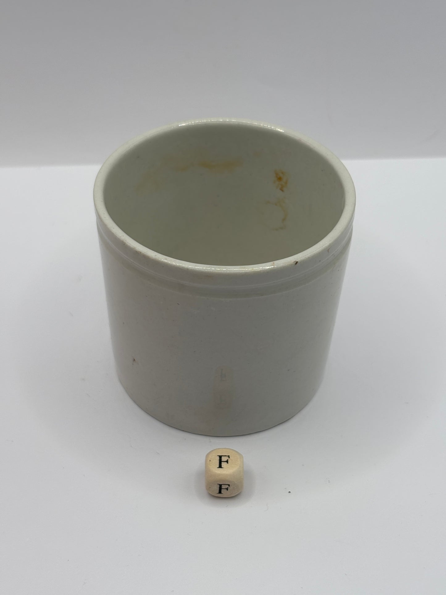 Old ironstone pot/jar (f)