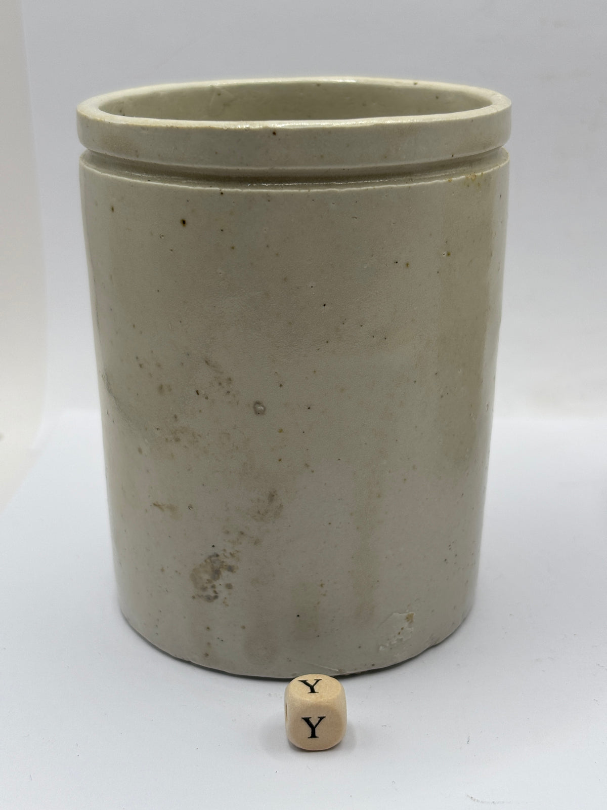 Old plain smooth stoneware jam pot (Y)