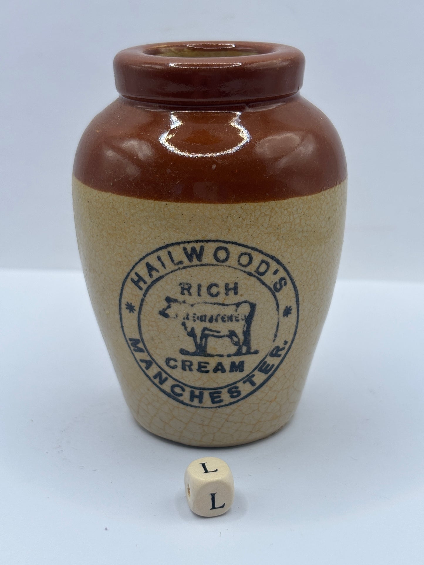 Old Manchester advertising cream pot, Hailwoods rich cream, Manchester (L)