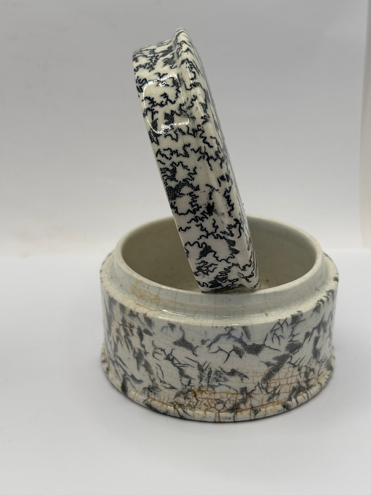 Old advertising lid and base. Oriental tooth paste, Jewsbury & Brown