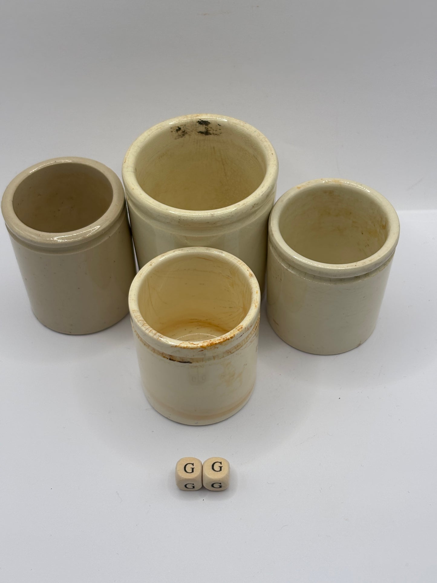 4 old stoneware pots (GG)