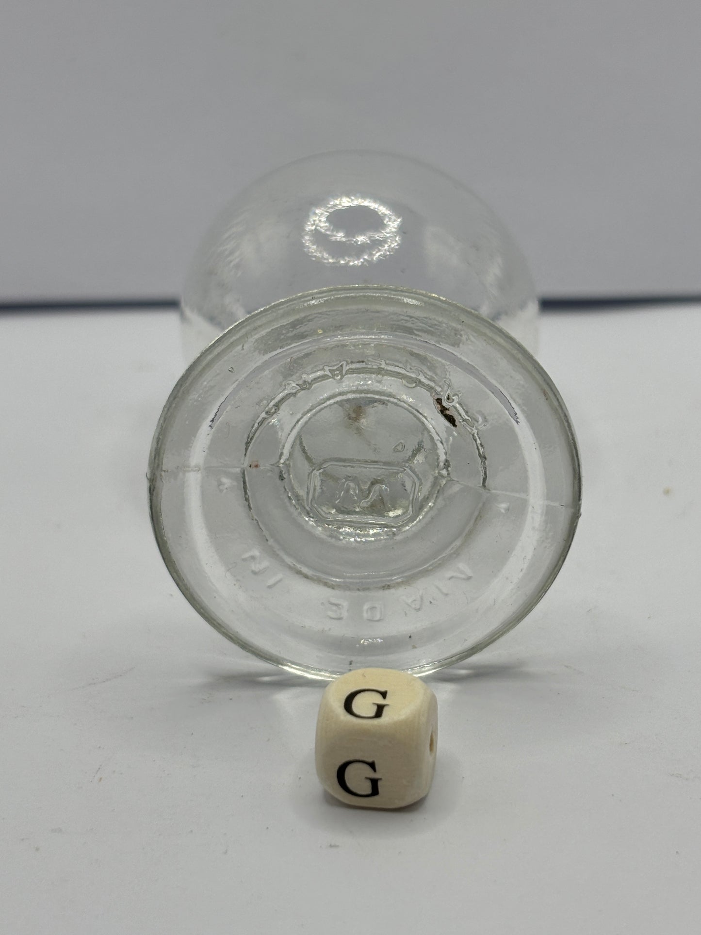 Clear glass eye bath (G)