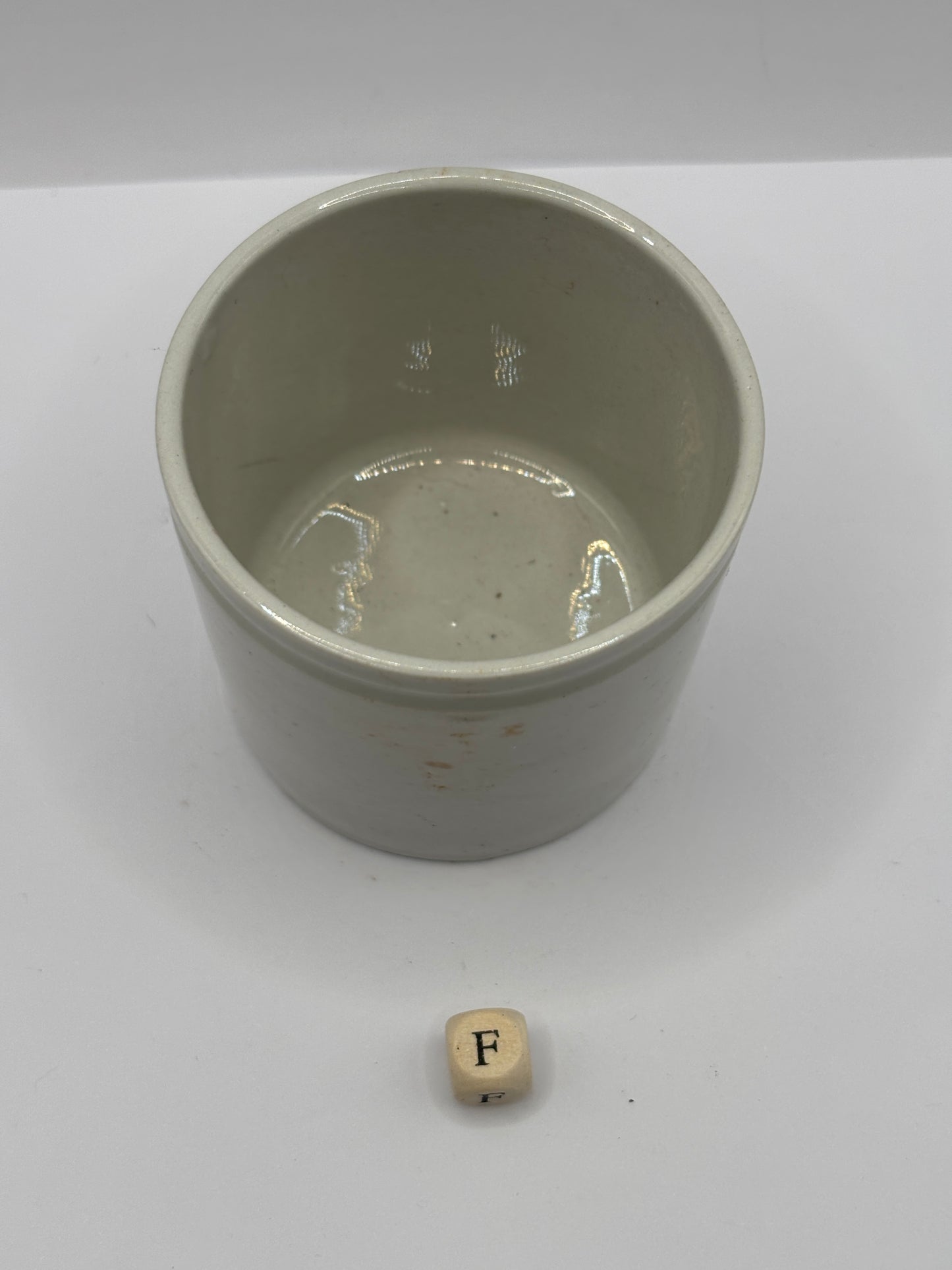 Old ironstone pot/jar (f)