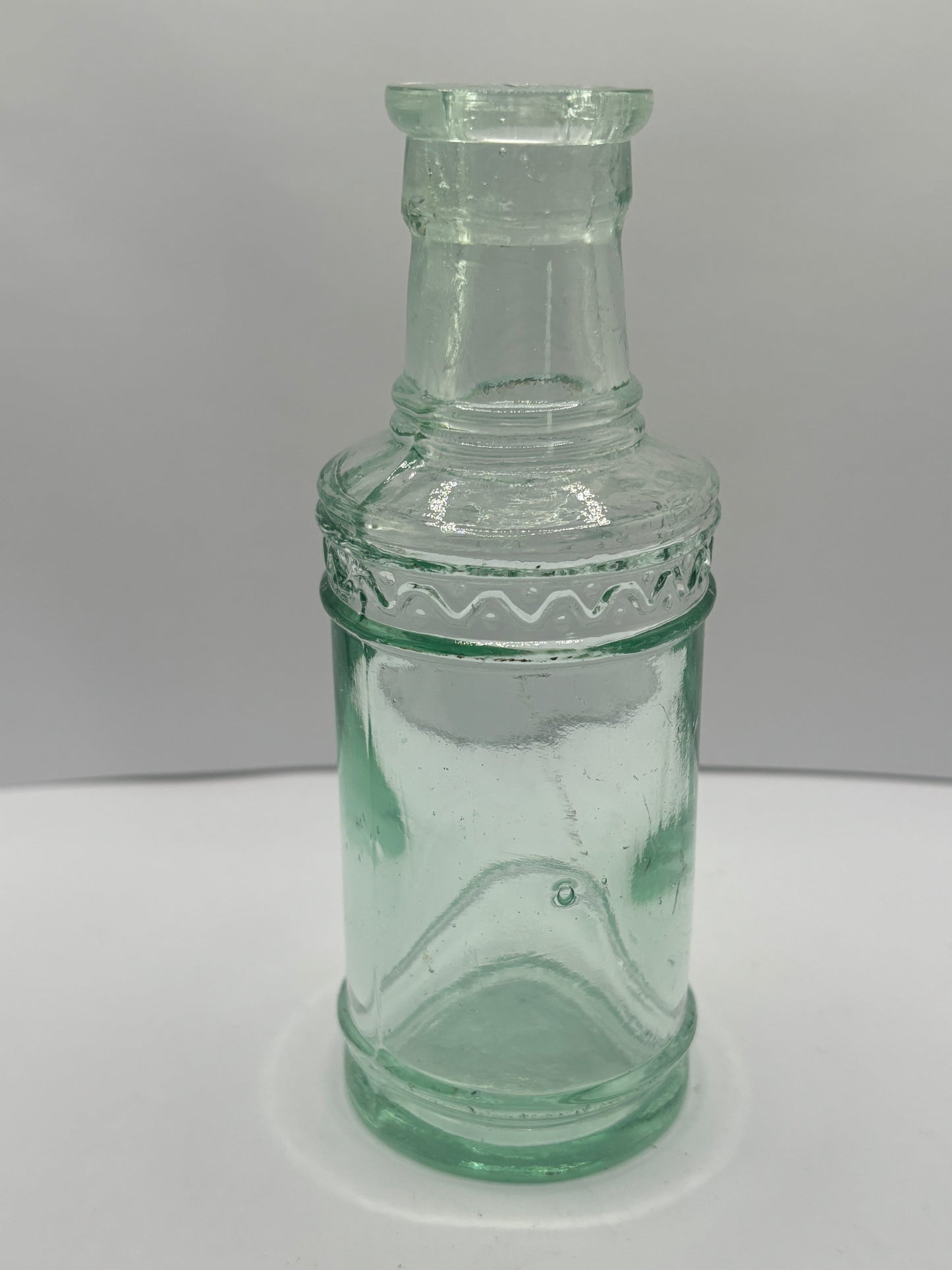 Tall pouring ink bottle