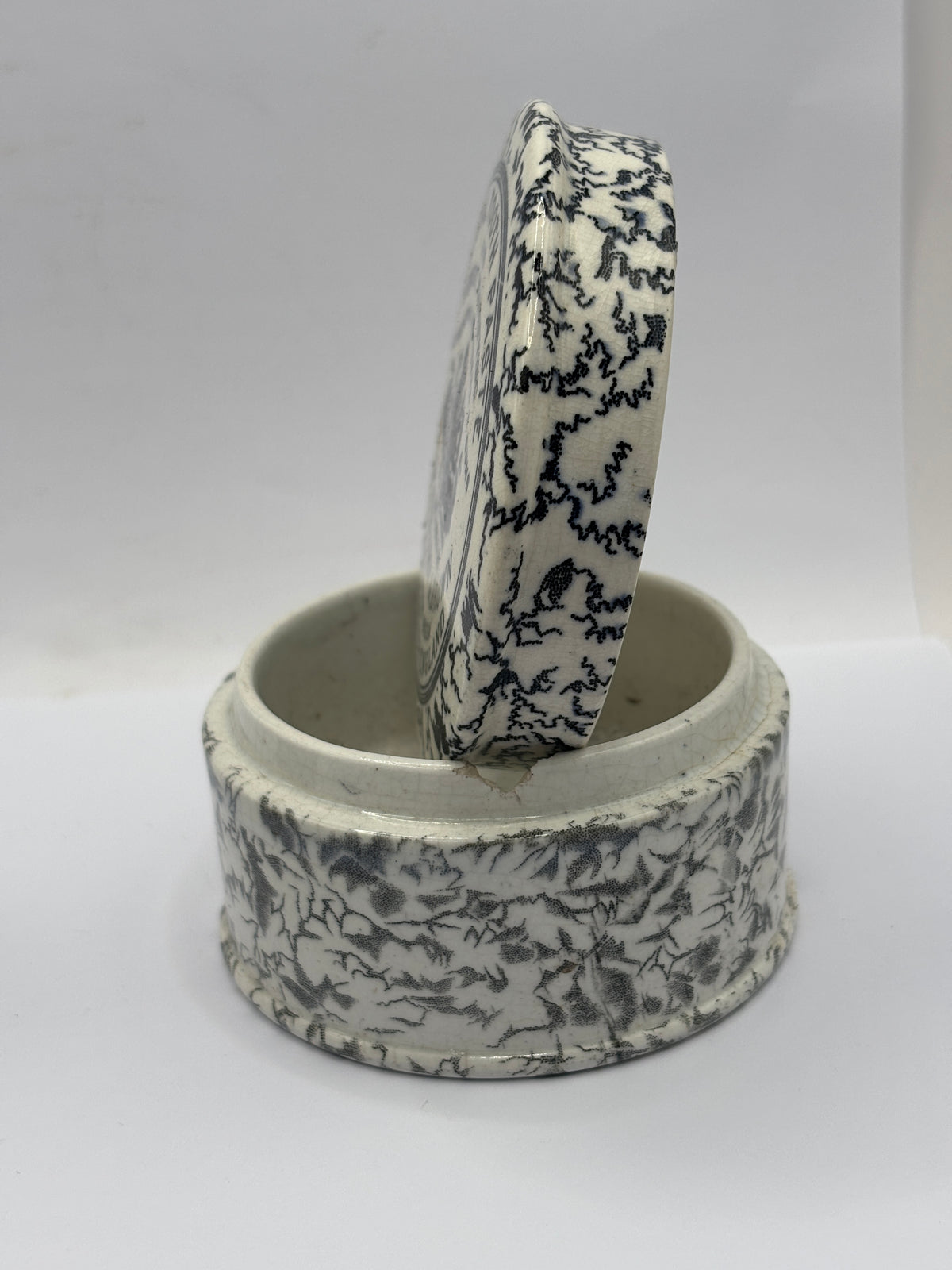 Old advertising lid and base. Oriental tooth paste, Jewsbury & Brown