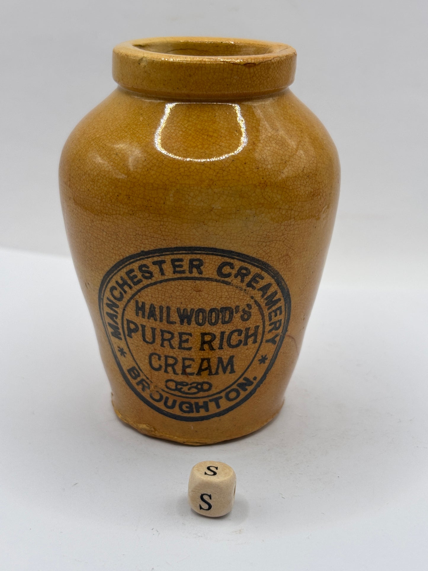 Old advertising cream pot, Manchester creamery Hailwoods (S)