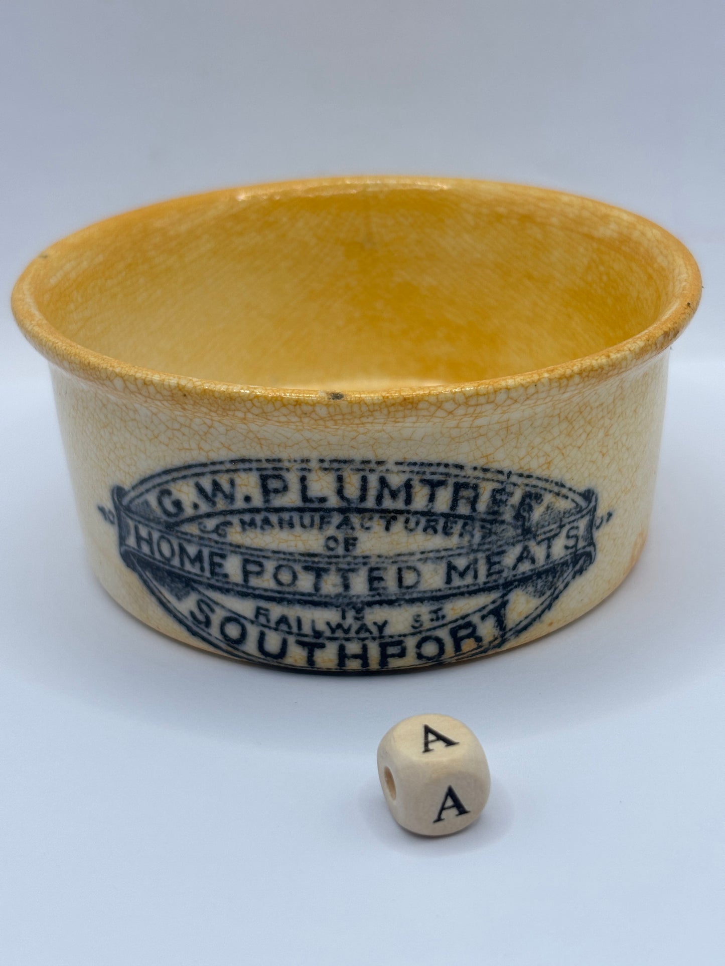 Old Plumtree advertising meat paste pot (a)