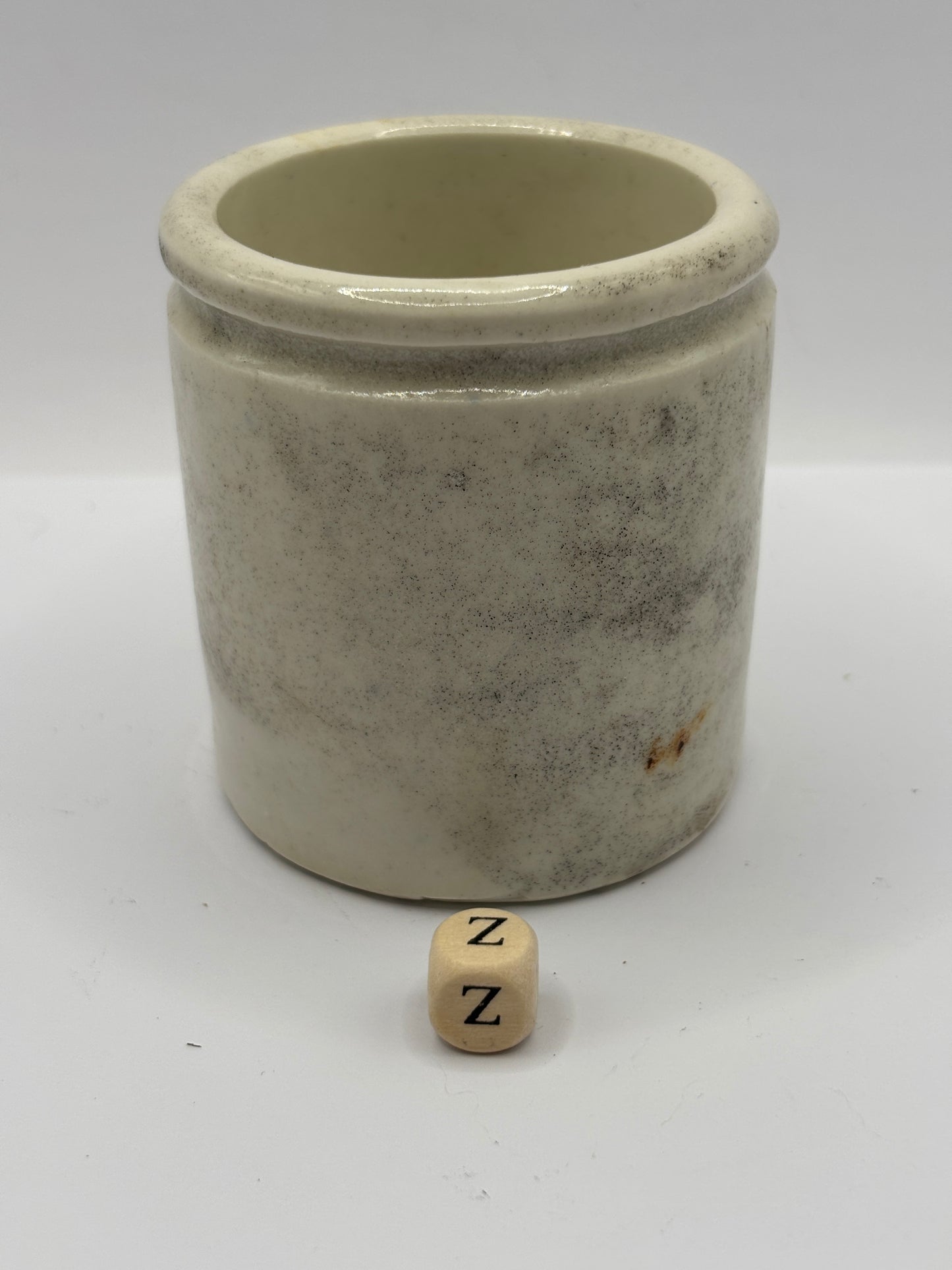 Old chunky stoneware pot (z)