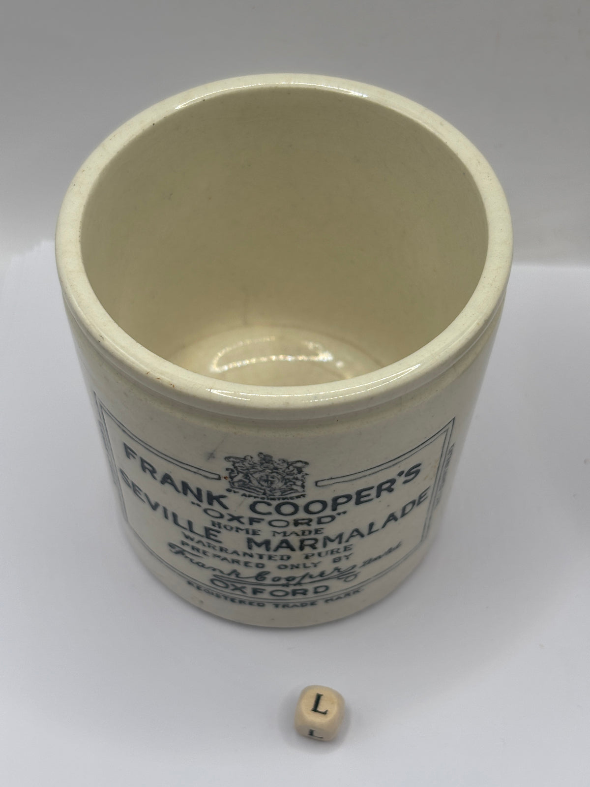 Old 1lb stoneware marmalade pot, Frank Coopers. Hairline (L)