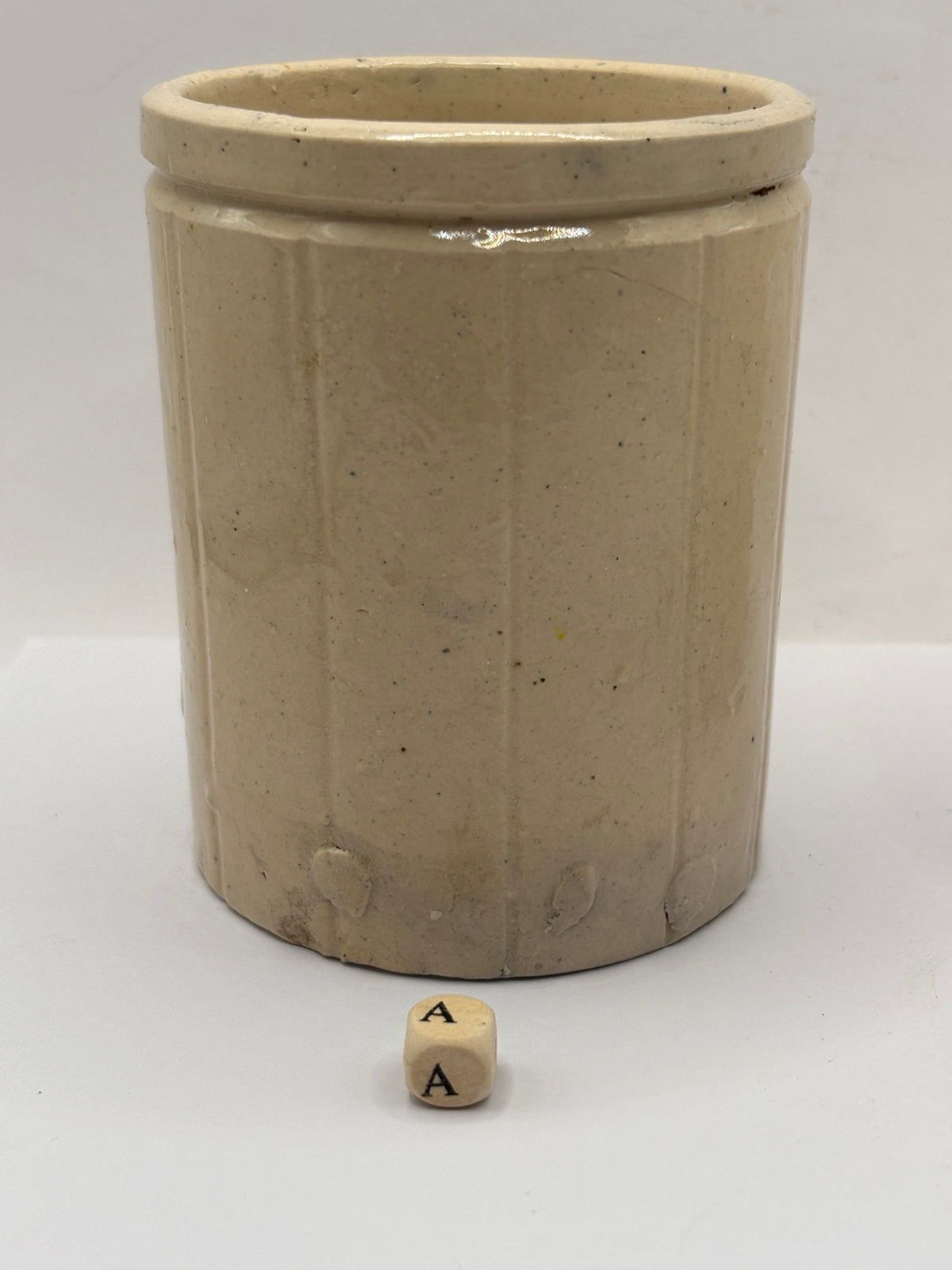 Old 1lb ribbed stoneware jam pot (a)