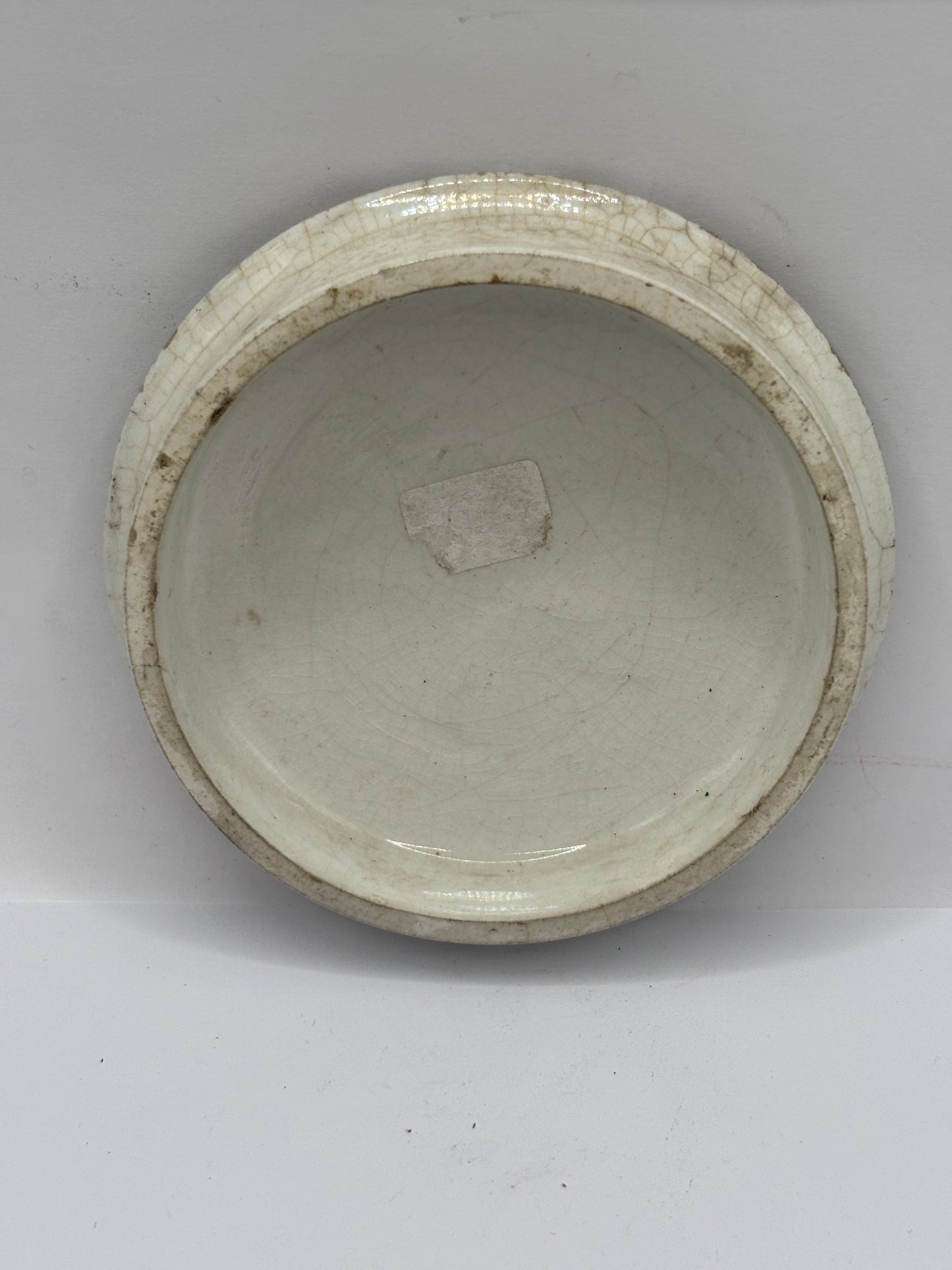 Old Prattware lid, On guard. Hairline