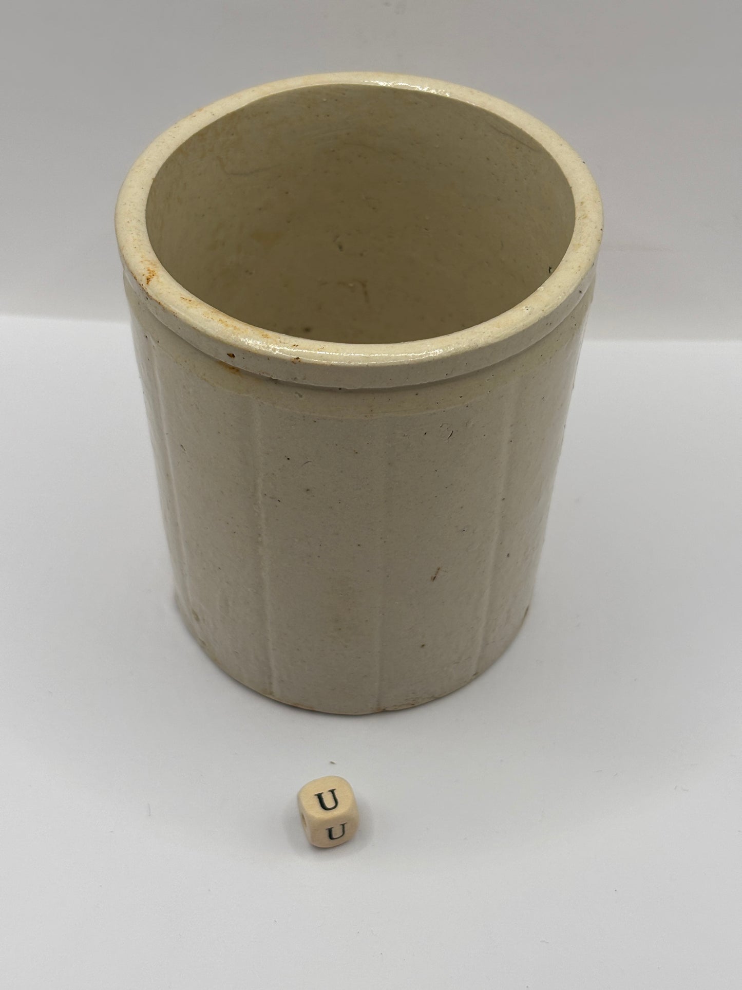 Old 1lb ribbed stoneware jam pot (u)