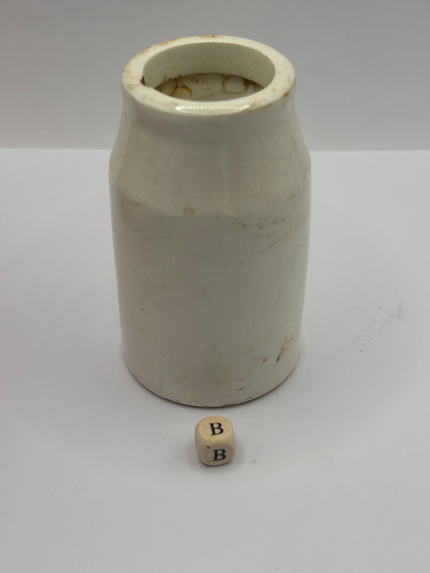 Old white stoneware jar, creamer, churn (B)
