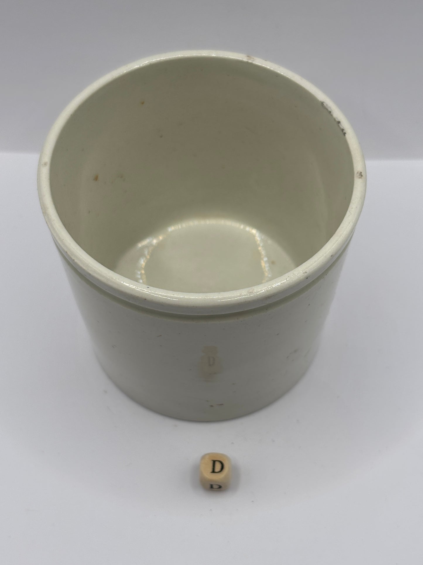 Old ironstone pot/jar (D)
