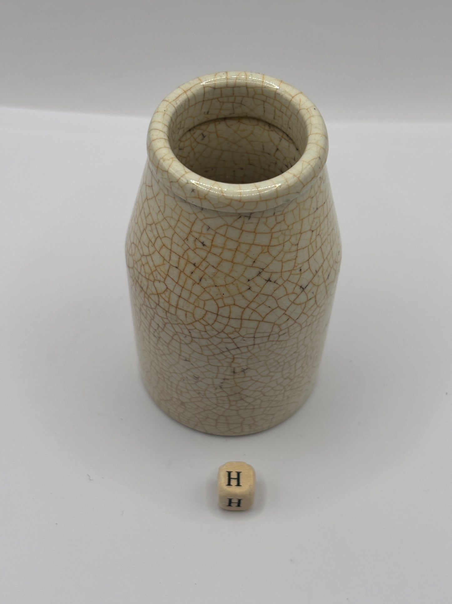 Old white stoneware jar, creamer, churn (H)