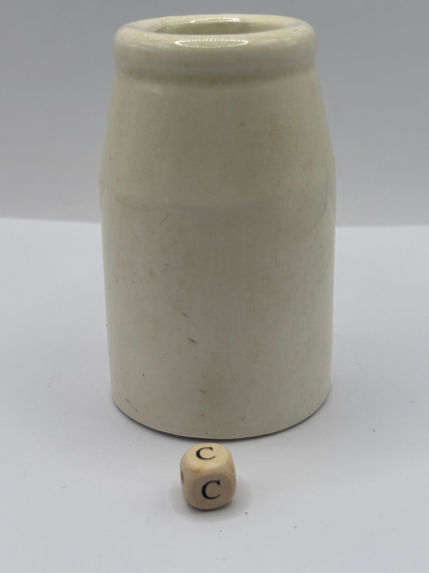 Old white stoneware jar, creamer, churn (c)