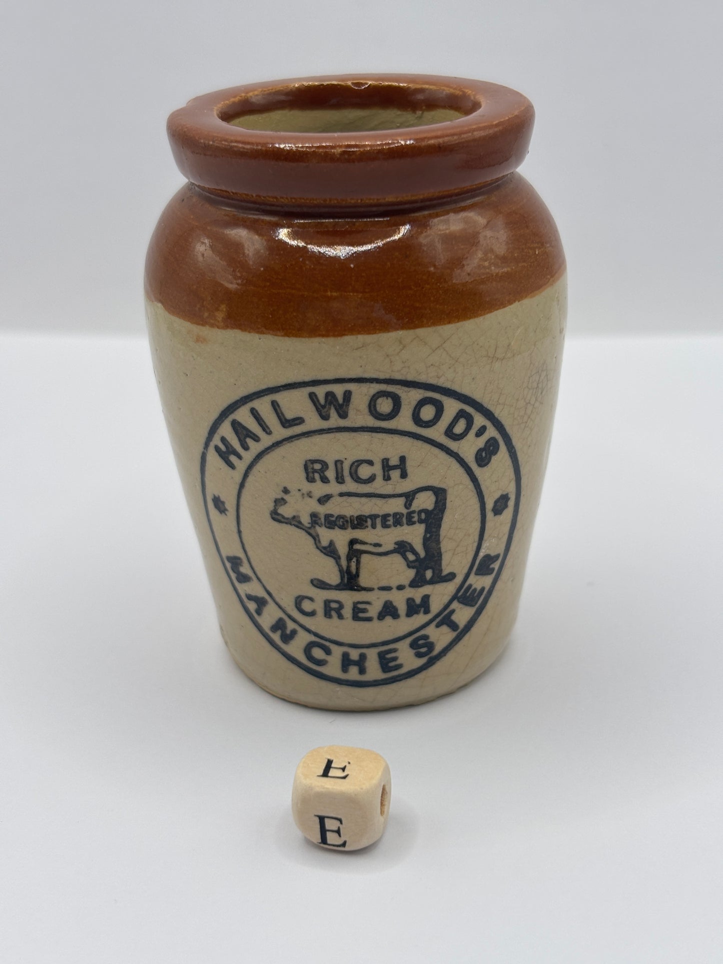 Old Manchester advertising cream pot, Hailwoods rich cream (E)
