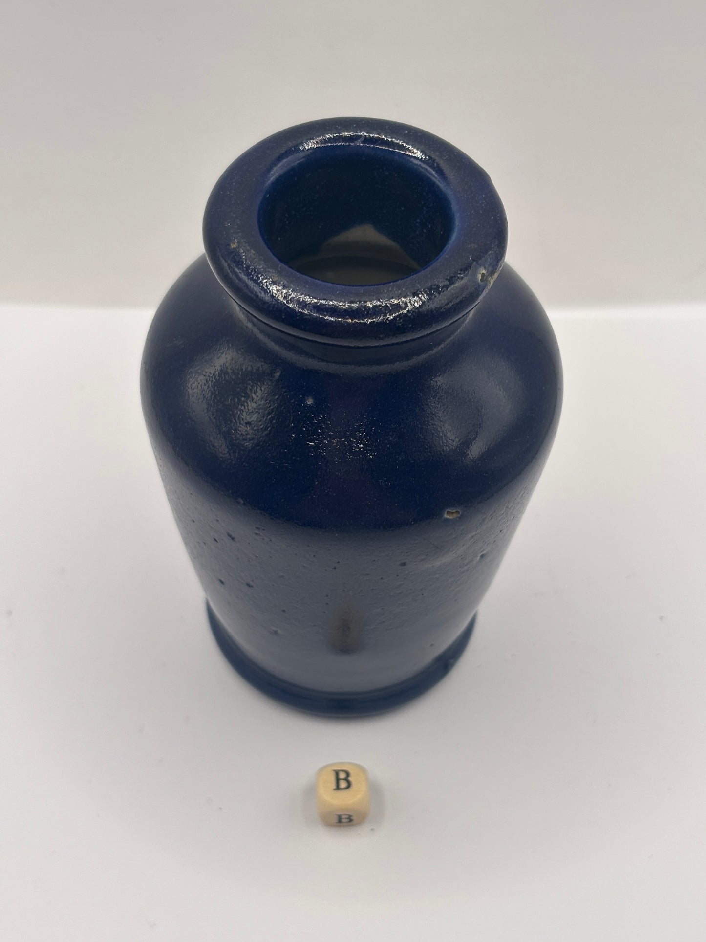Old blue stoneware jar, Ronuk (B)