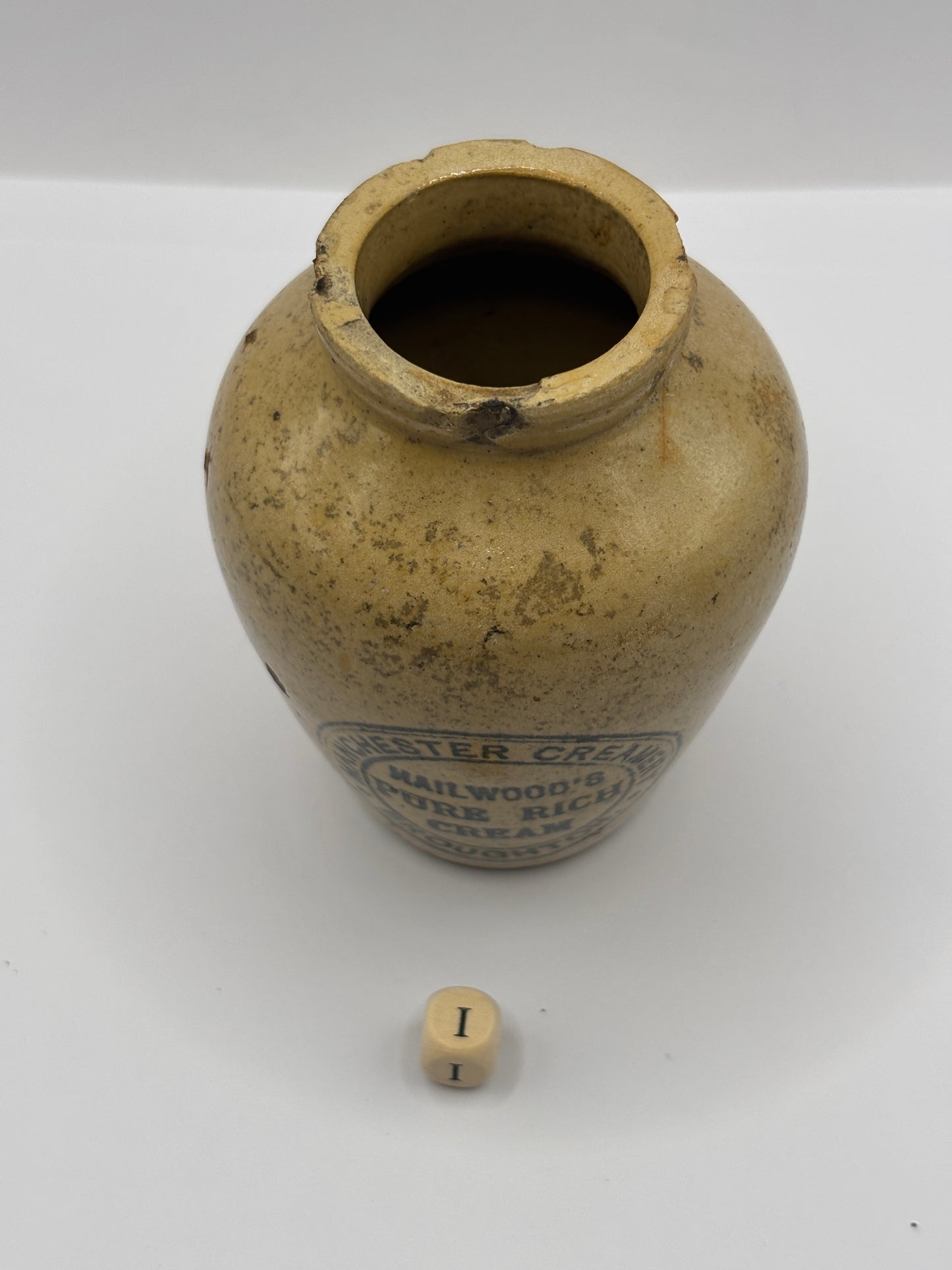 Old Manchester advertising cream pot, Hailwoods rich cream. Damaged (i)