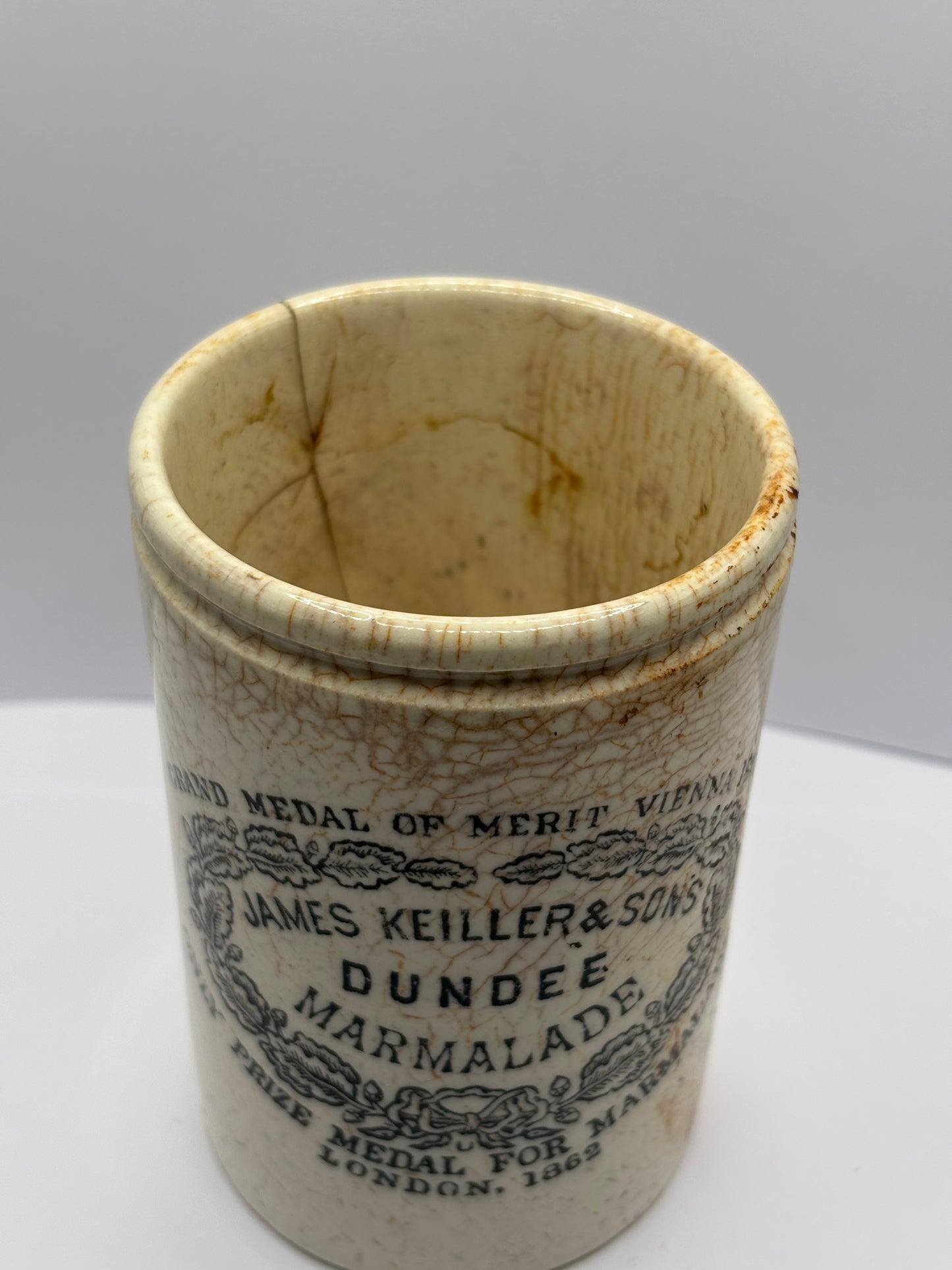 Old 1lb James Keiller Dundee marmalade jar. Damaged