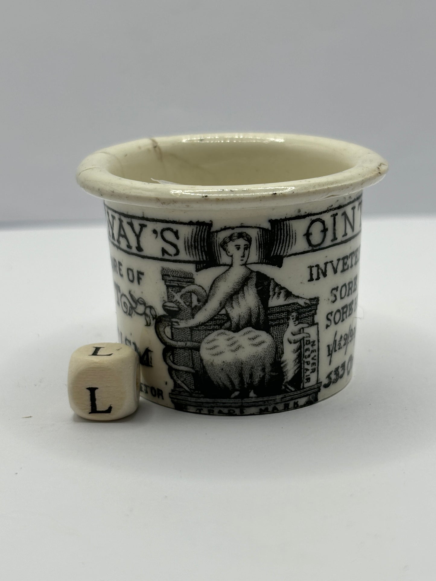 Small Holloway’s advertising ointment pot (L)