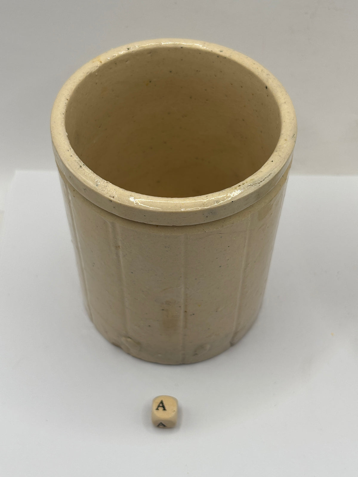 Old 1lb ribbed stoneware jam pot (a)