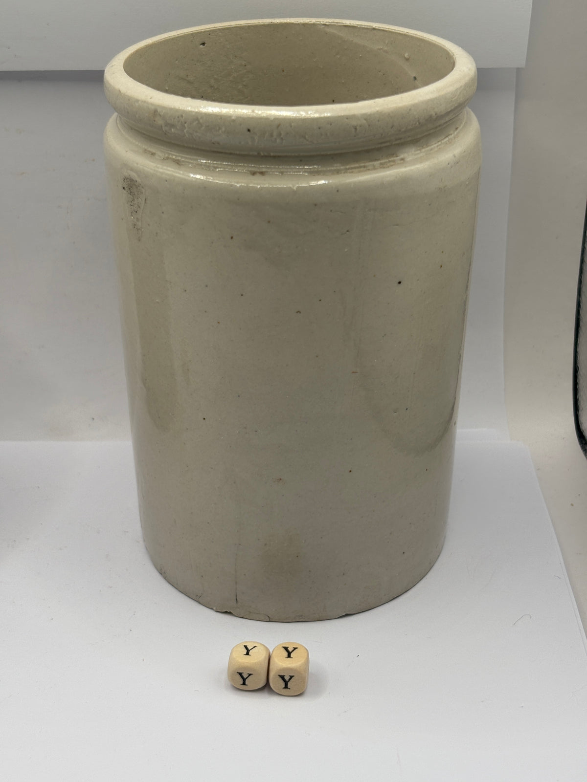 Old 2lb rolled top stoneware jam pot (YY)