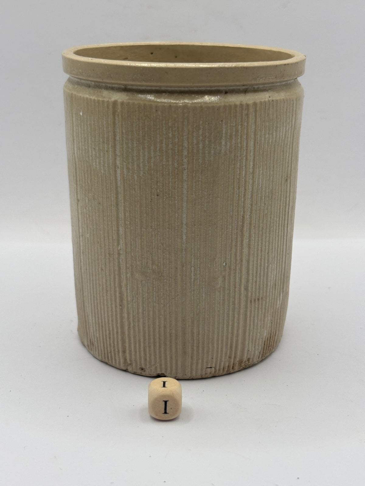 Old 1lb ribbed stoneware jam pot (i)