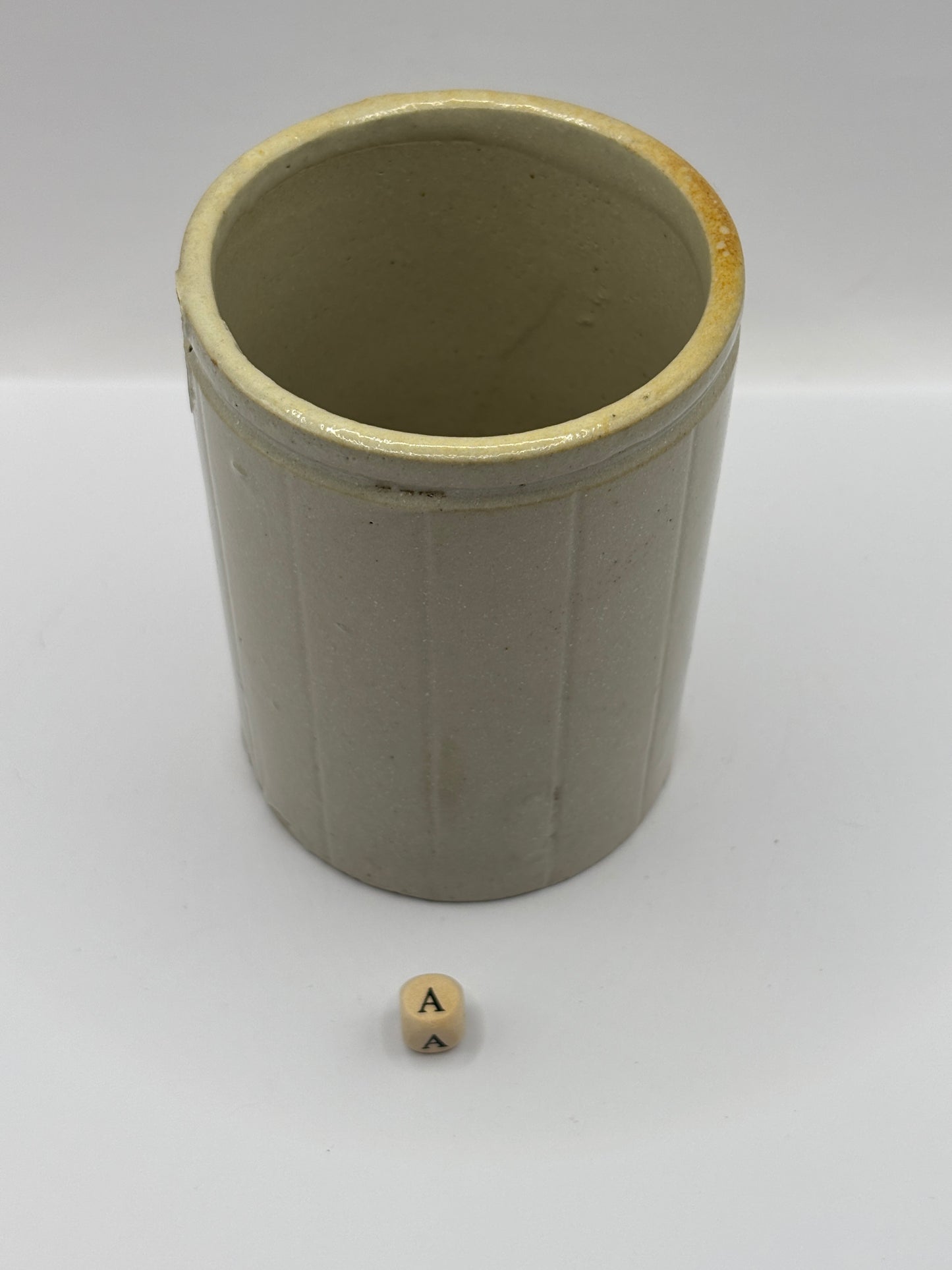 Old 1lb ribbed stoneware jam pot (a)