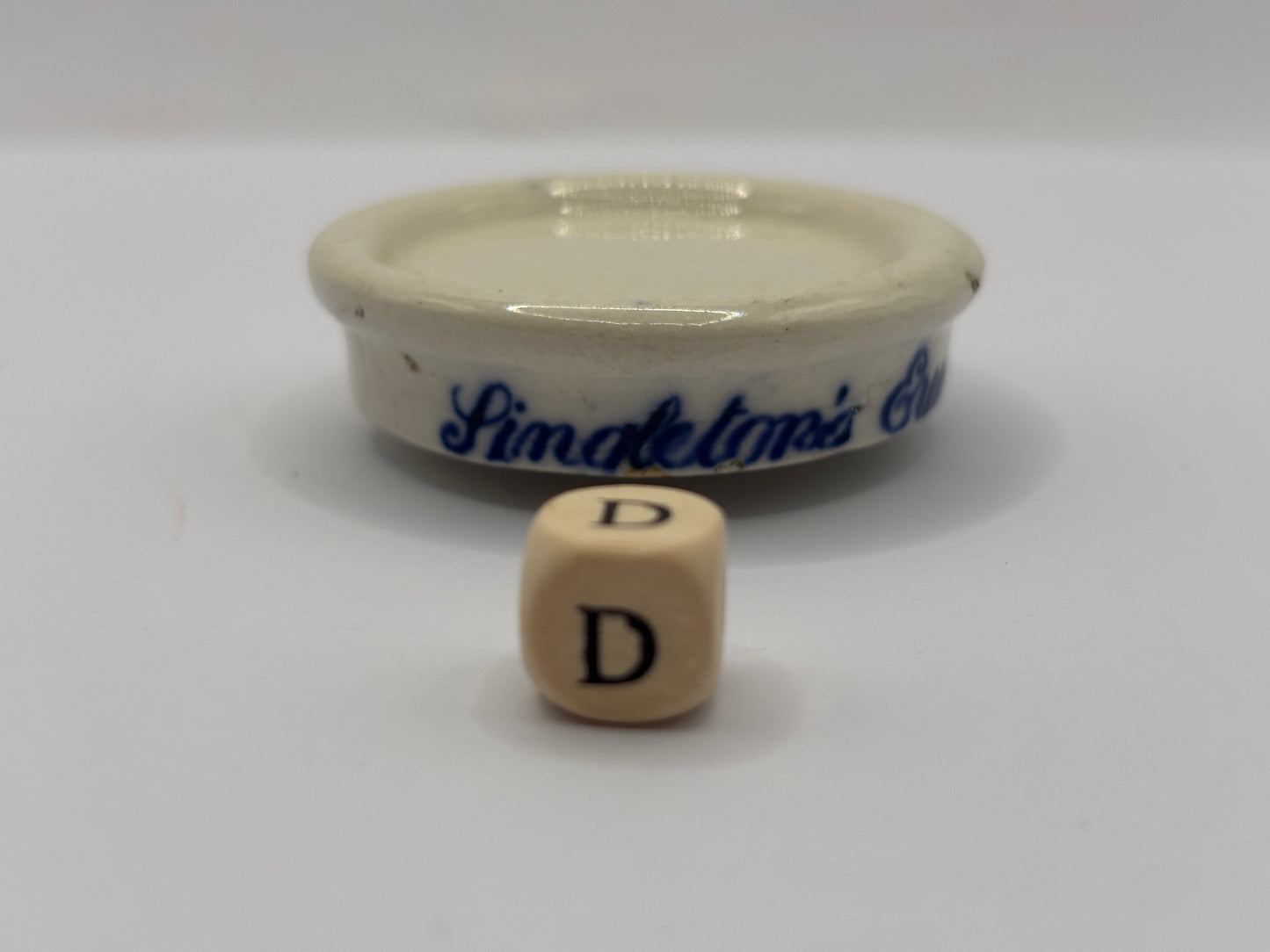 Old Singletons stoneware eye ointment (D)