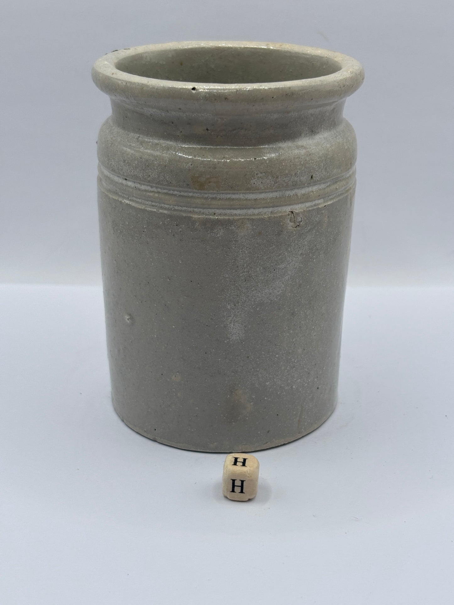 Old 1lb rolled top stoneware jam pot (H)