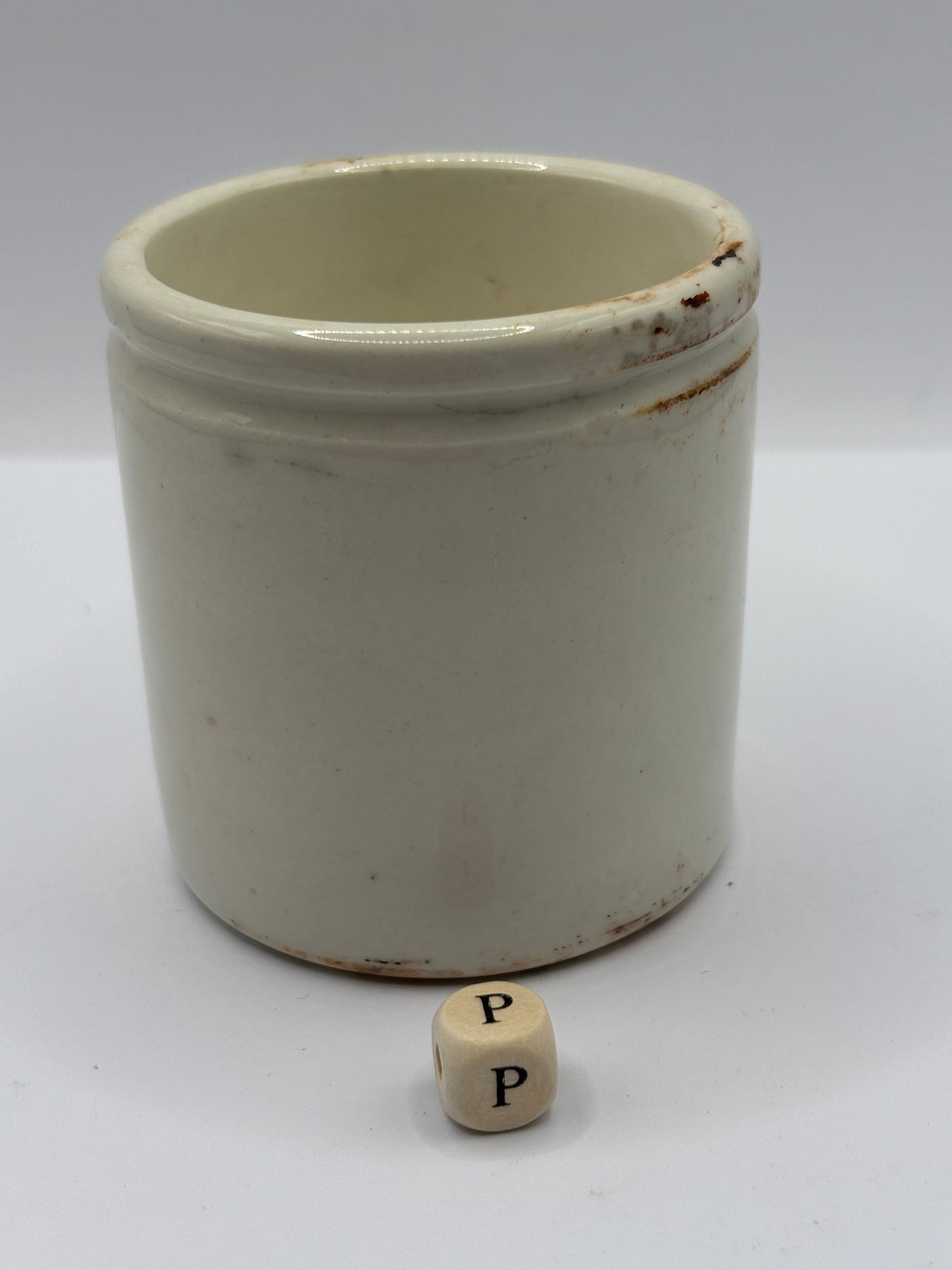 Old chunky stoneware Mailing pot (P)