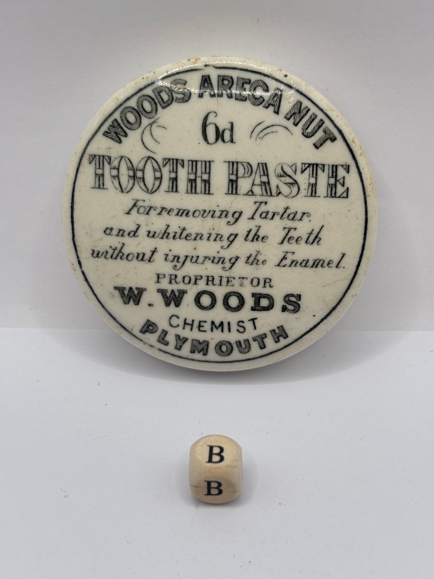 old advertising lid, Woods areca nut toothpaste (B)
