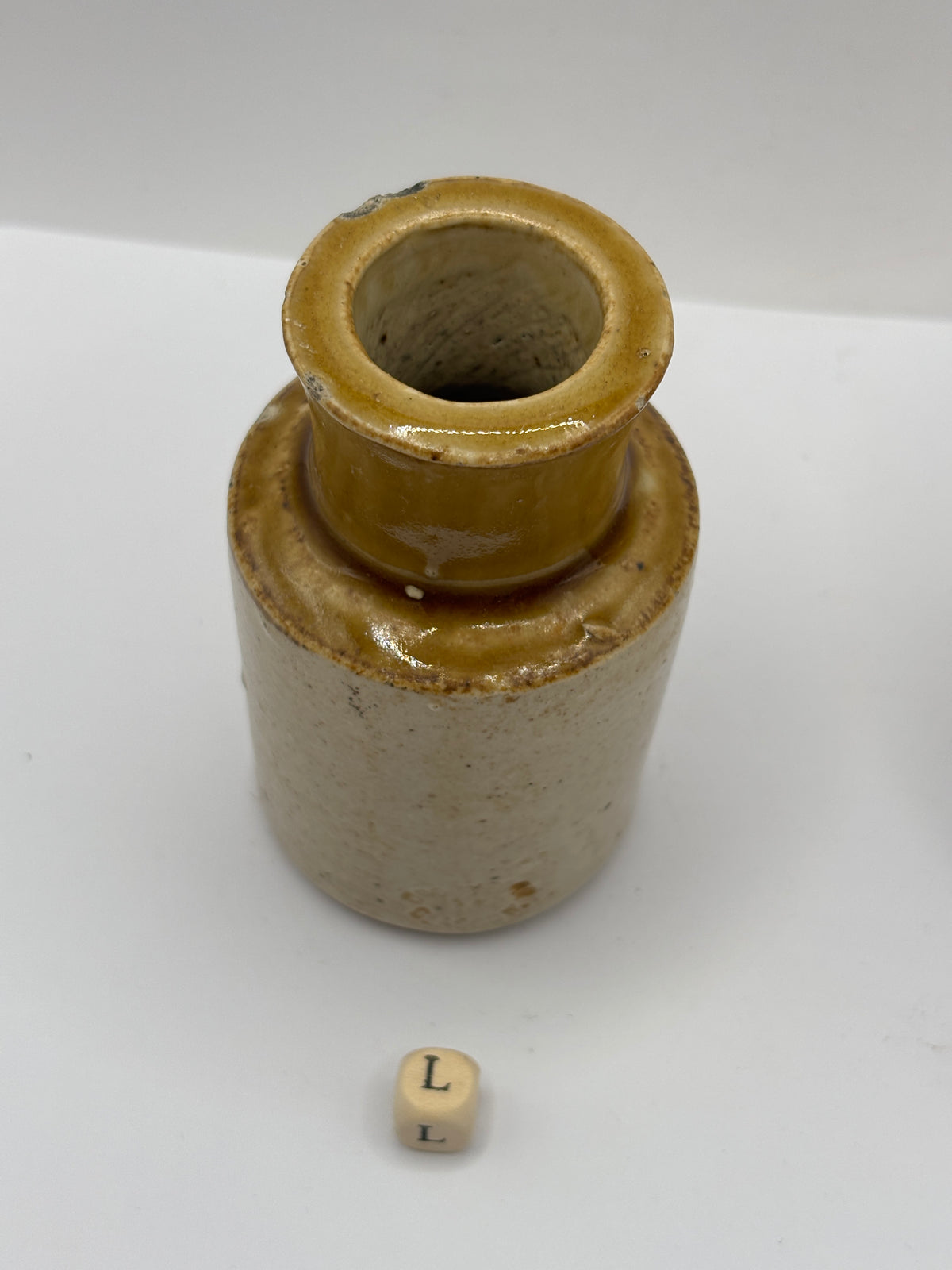 Old mini stoneware blacking pot (L) 9.5cms