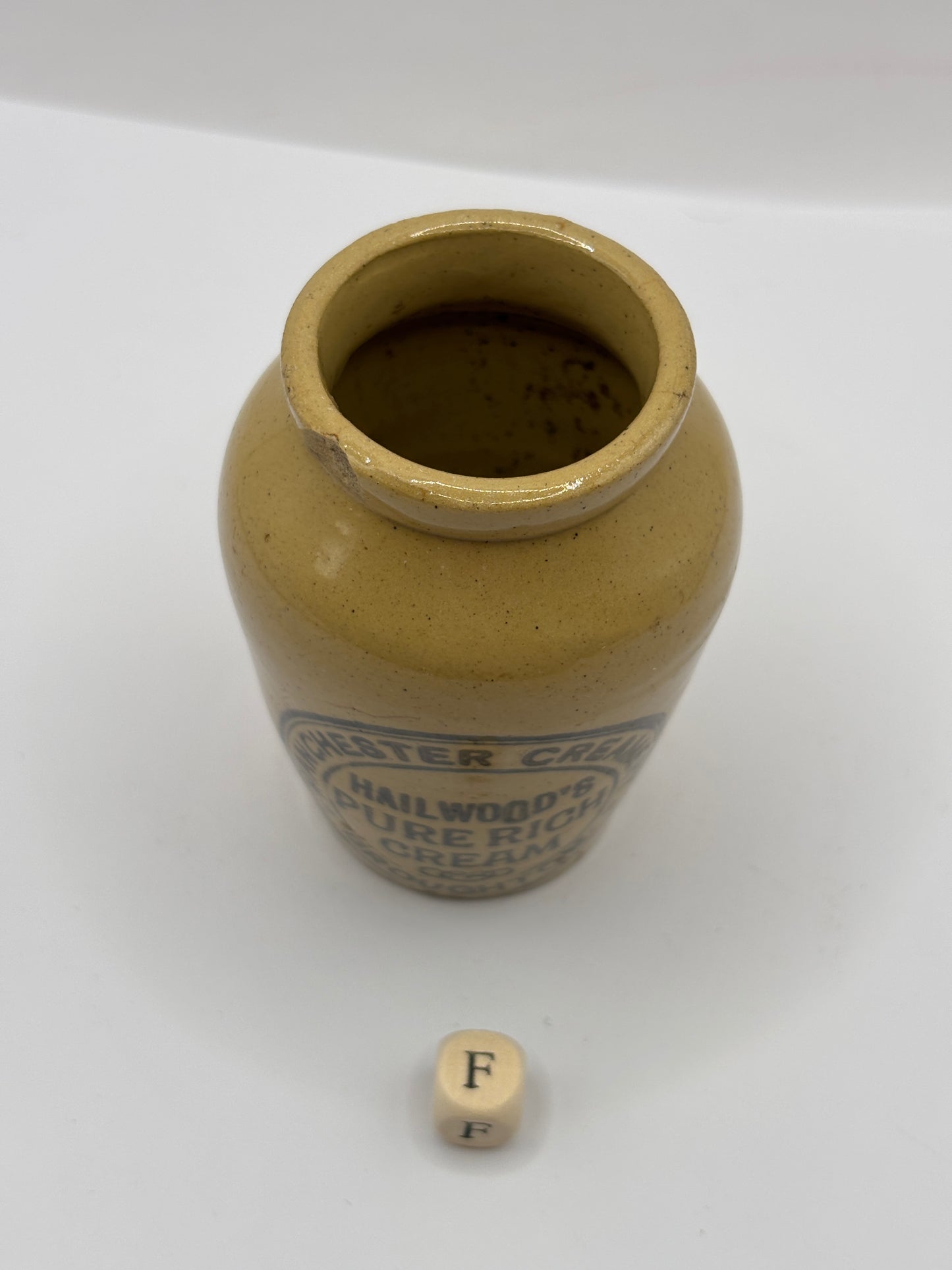 Old Manchester advertising cream pot, Manchester creamery Hailwoods cream (F) chipped
