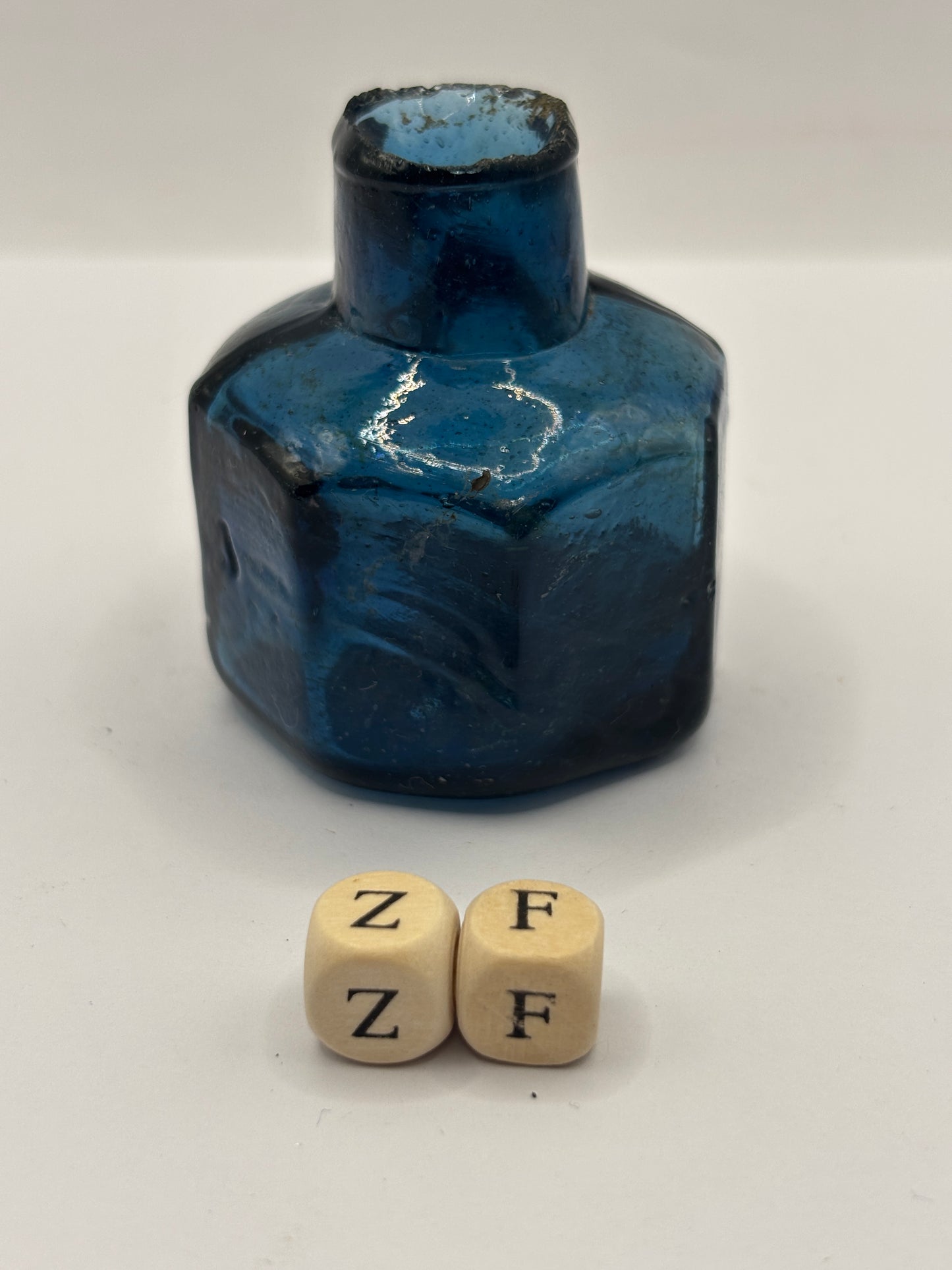Old blue glass ink bottle, inkwell, penny ink (ZF)