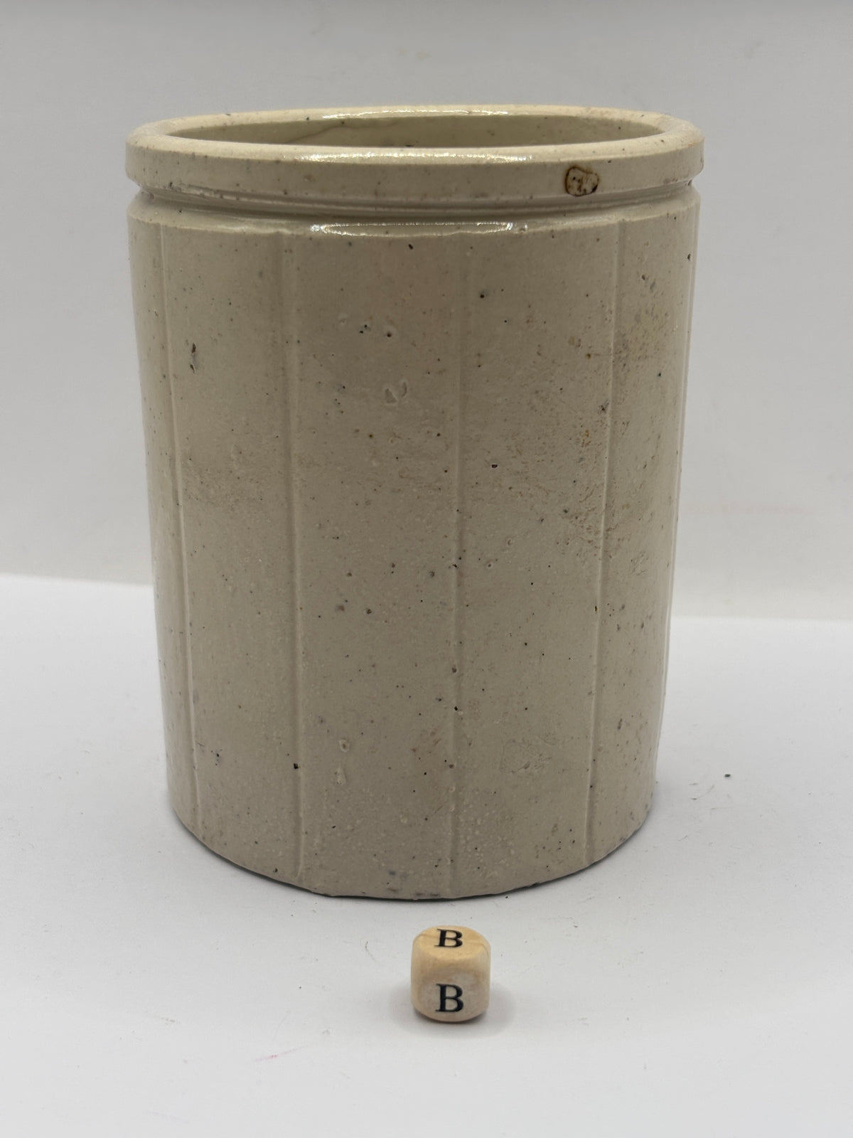 Old 1lb ribbed stoneware jam pot (B)