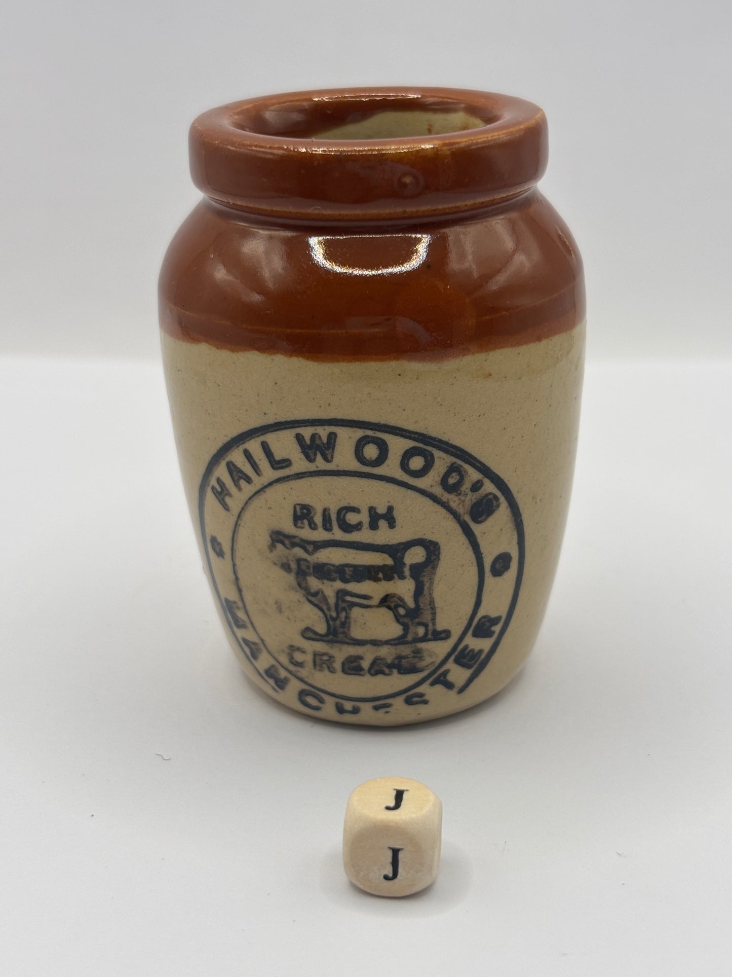 Old Manchester advertising cream pot, Hailwoods rich cream (J)