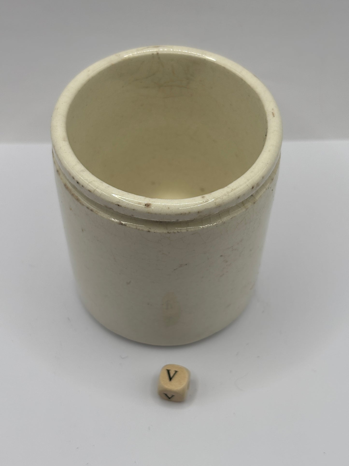 Old chunky Mailing stoneware pot (V)