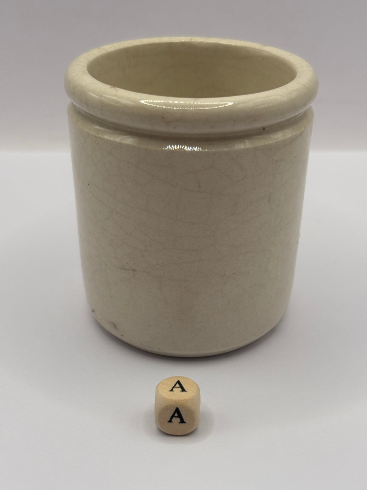 old chunky stoneware pot (a) 7cms
