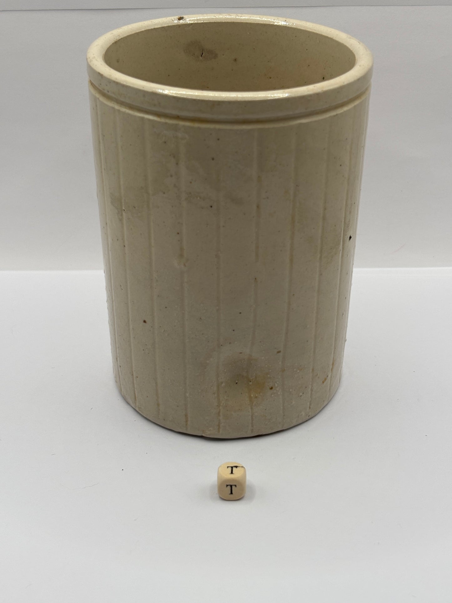 Old 2lb advertising stoneware jam pot, Hartleys (T)