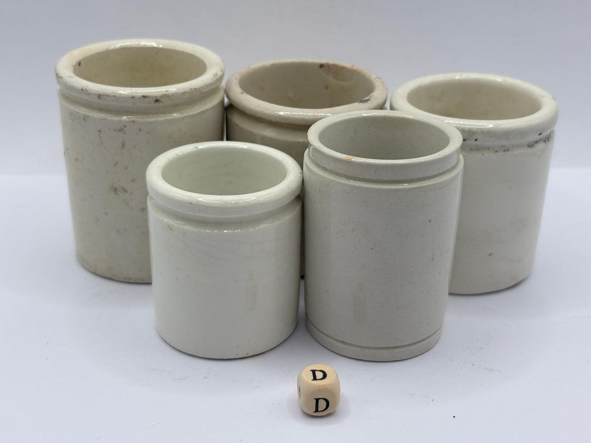 5 small stoneware pots (D)