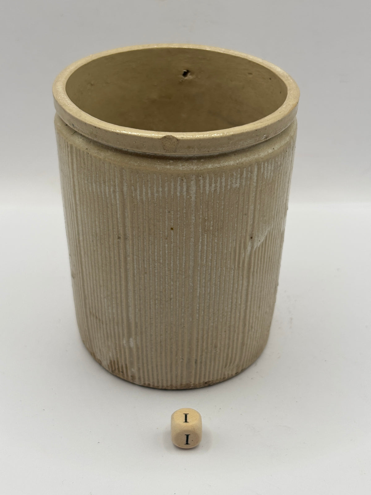 Old 1lb ribbed stoneware jam pot (i)