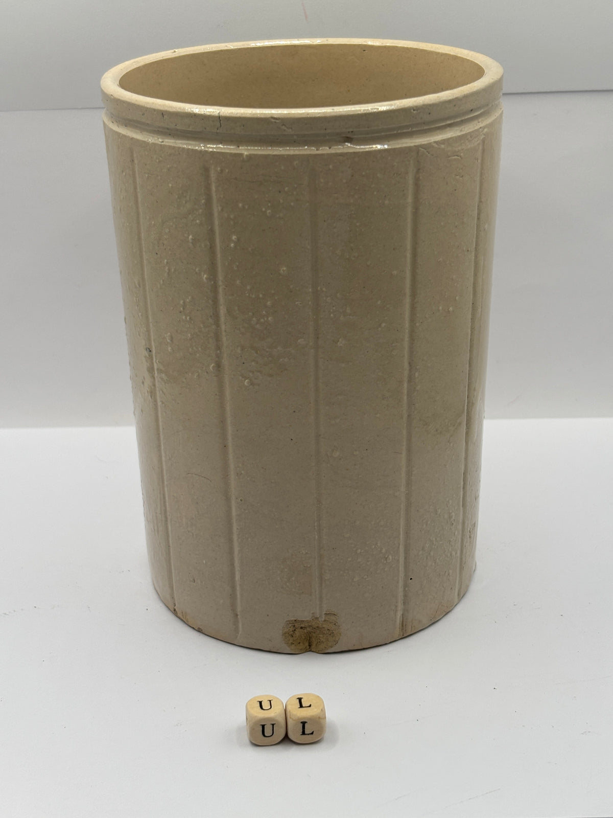 Old large 3lb ribbed Hartleys stoneware jam pot (UL)