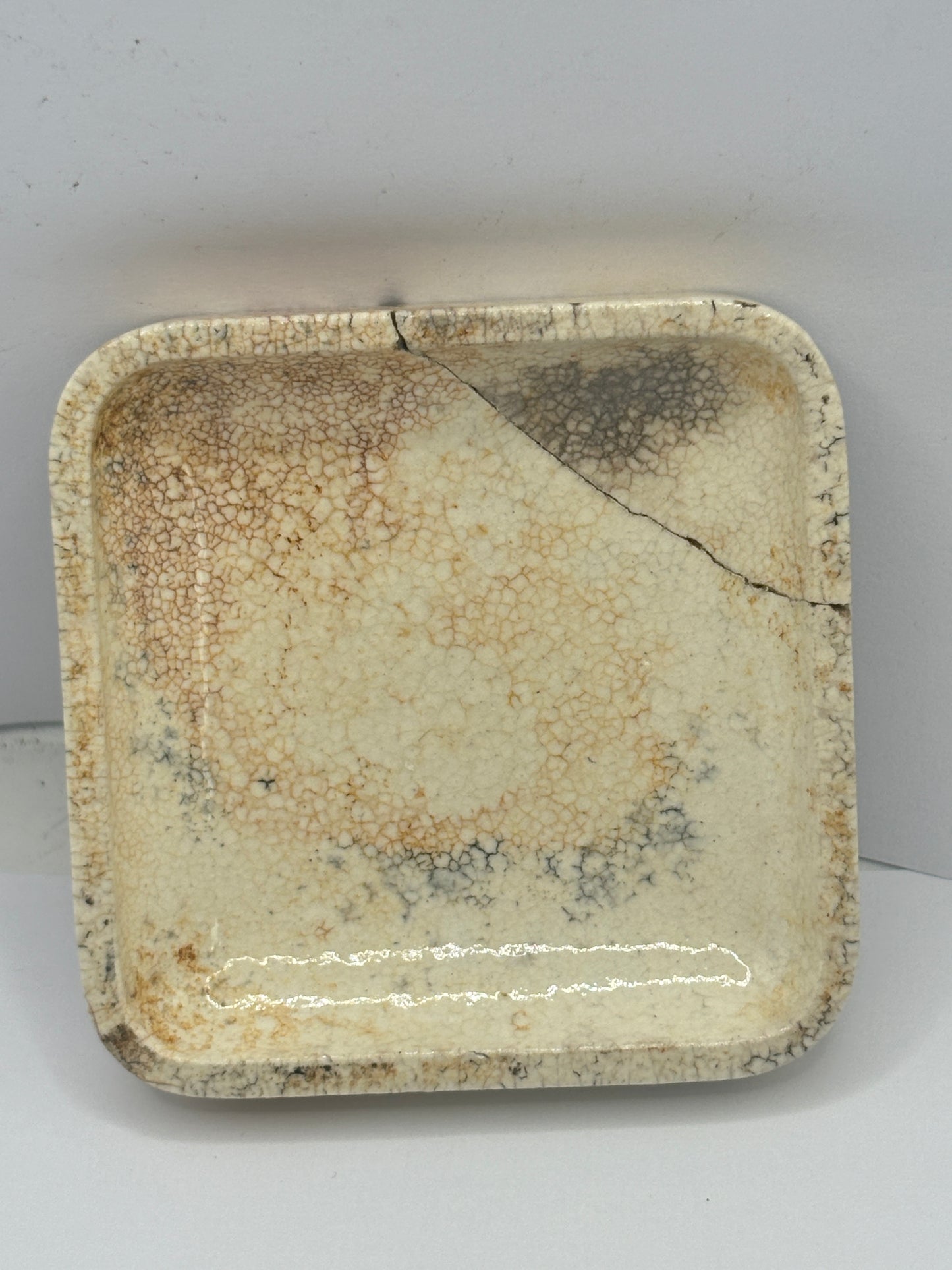 Square advertising lid, damaged