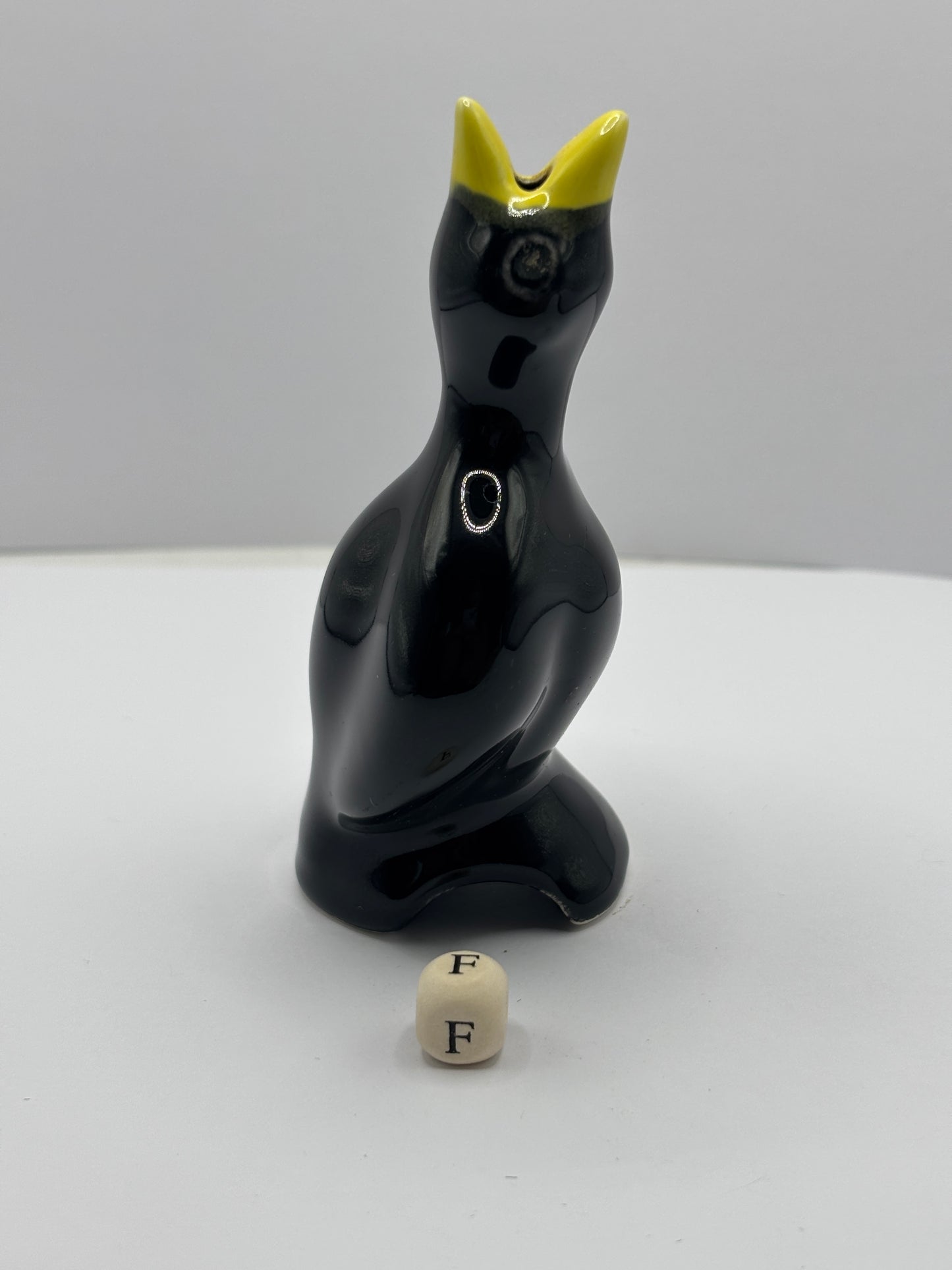 Vintage bird pie funnel (F)