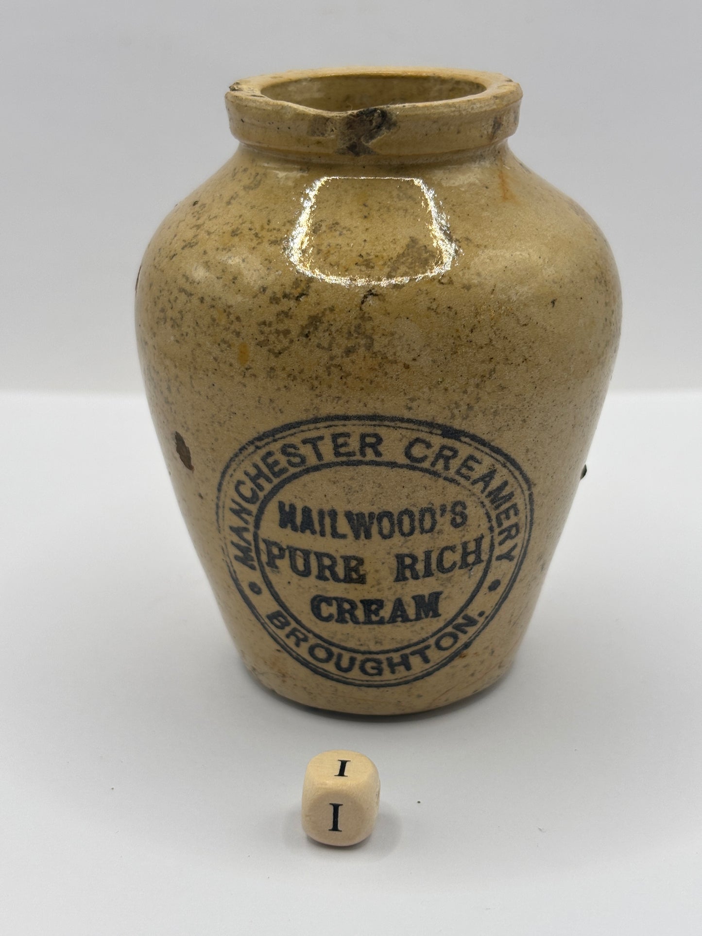 Old Manchester advertising cream pot, Hailwoods rich cream. Damaged (i)
