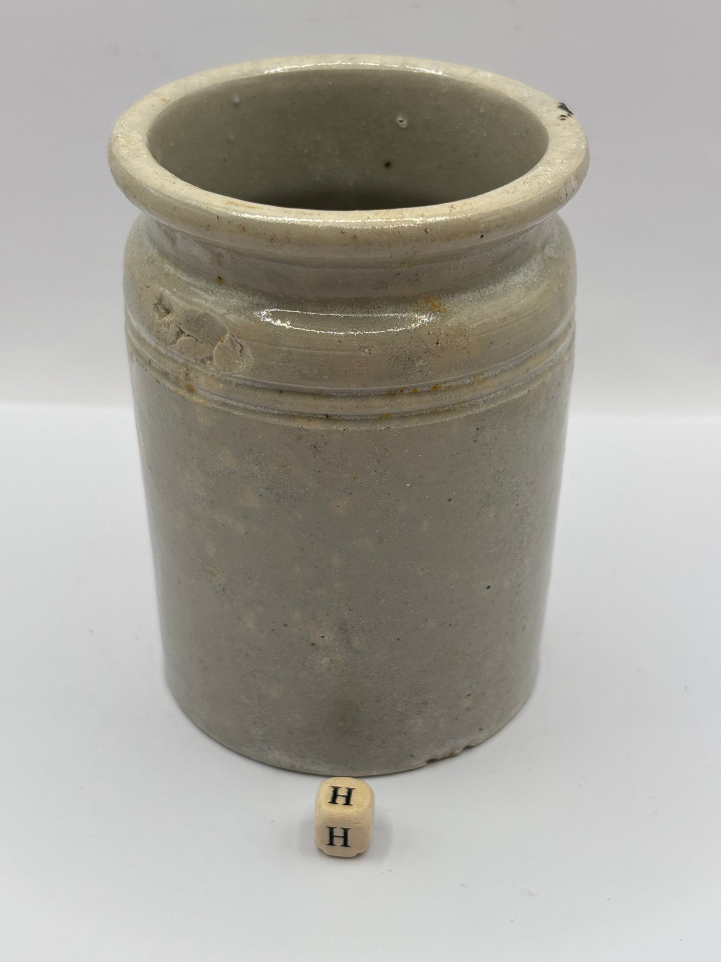 Old 1lb rolled top stoneware jam pot (H)
